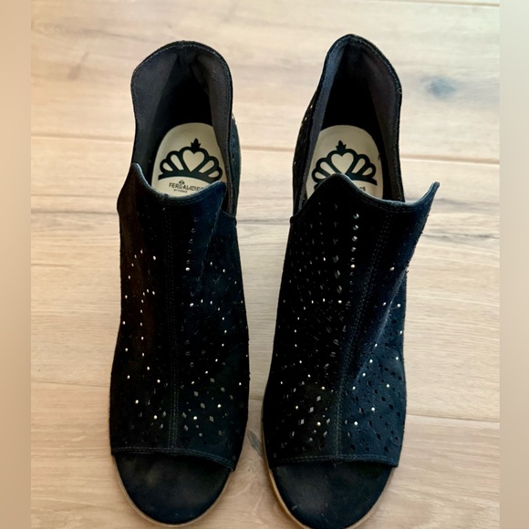 Fergalicious by Fergie Black Cut-Out Booties Size 9 - Picture 5 of 8